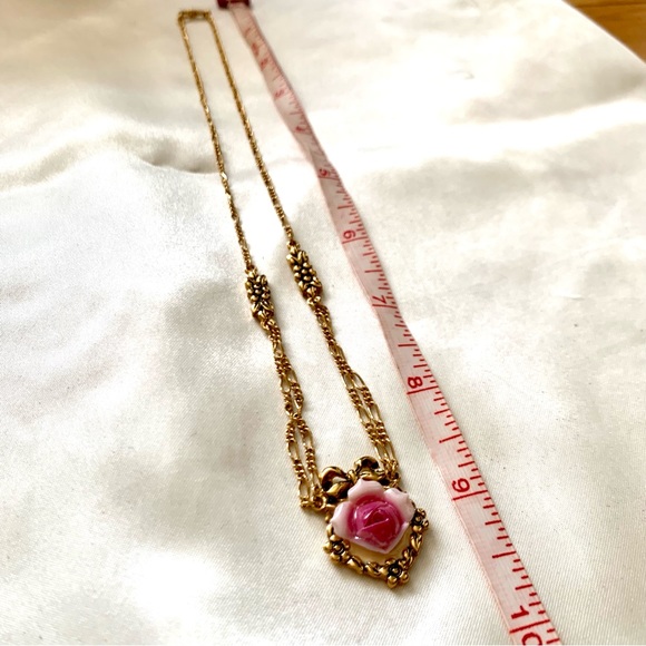 Vintage AVON flower necklace - Picture 4 of 6